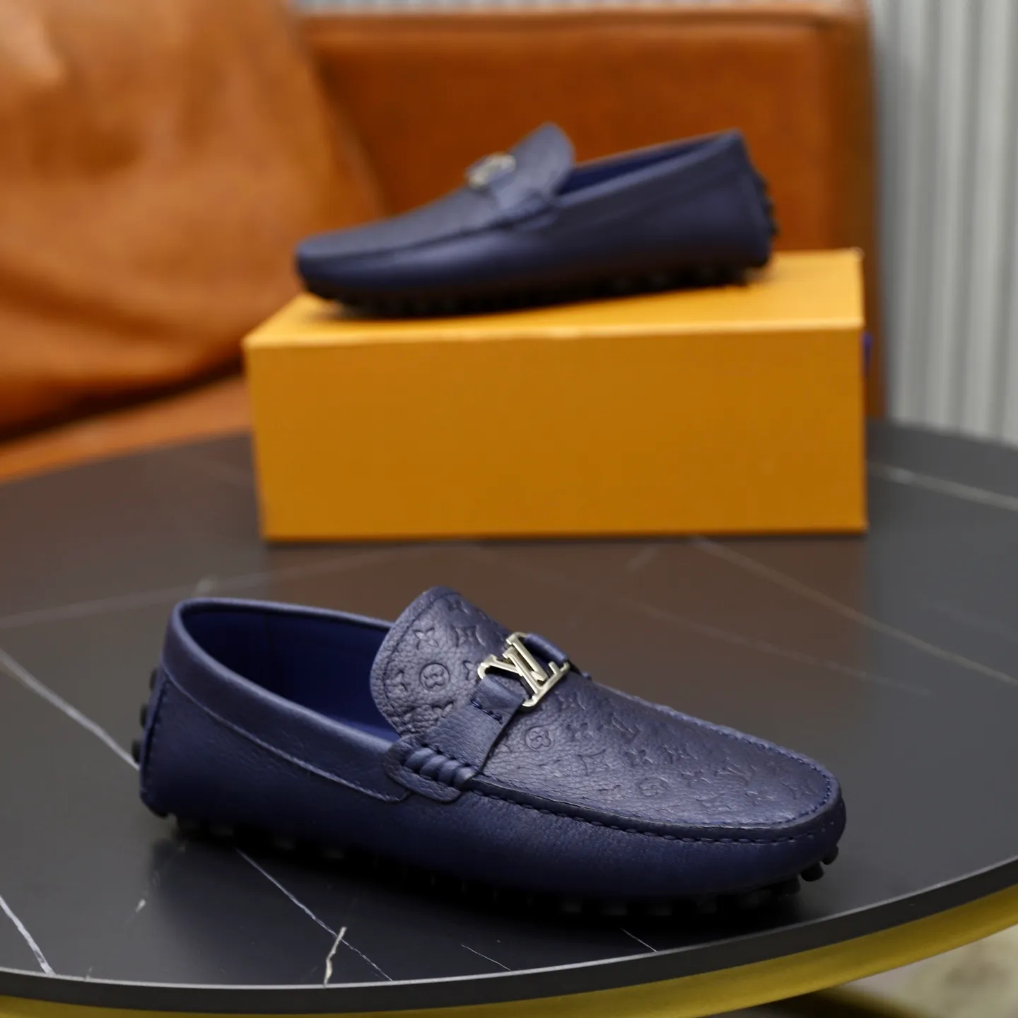 Ex-factory price: 480💰【LV】Louis Vuitton ⚠️High-end men’s driving and pedal series ⚠️38-44 (customized for 45) ⚠️All original cowhide leather! Thick and soft! Made entirely of calfskin lining! The latest non-slip beanie sole! Three-dimensional package technology! Fashionable and classic! Handicrafts! Original high quality! Feel free to compare!